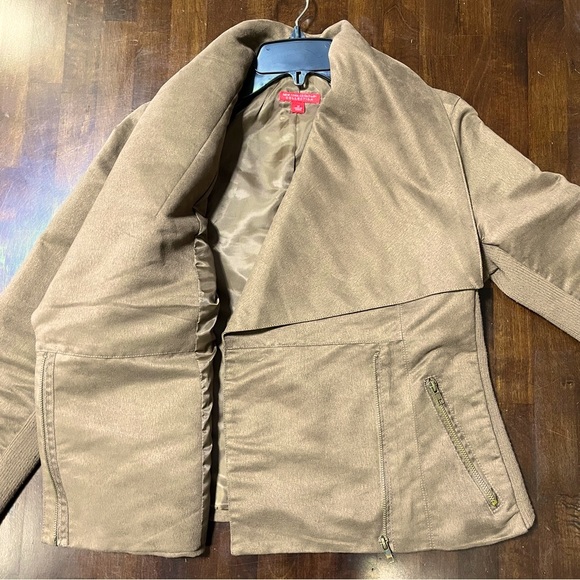 New York & Company Collection Stylish Jacket. Size Medium - Picture 9 of 11